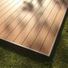 Wpc terrassendielen sind wesentlich haltbarer als reine holzdielen. Ambiente Wpc Komplett Terrasse In Teak Natur Kobrax Online Shop