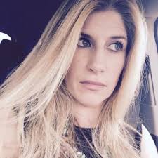 Laura Marshall (@lauramarshallsl)