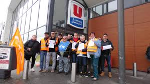 Système u is a french retailers' cooperative, comprising about eight hundred independent hypermarkets and supermarkets, headquartered in the parc tertiaire silic in rungis, france. Nouvelle Manifestation De Soutien Aux Salariees Licenciees De Super U De Blangy Sur Bresle