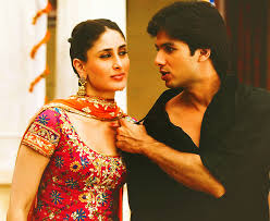 Kareena And Shahid In Jab We Met Bollywood Bollywood Movies Bollywood Movie