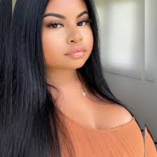 Fatima Leon's Instagram, Twitter & Facebook