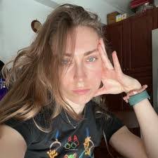 Caitlin Wheatley's Instagram, Twitter & Facebook