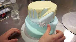 Visualizza altre idee su compleanno frozen, frozen, torte. Frozen Fondant Torte Mit Zuckerglass Frozen Torte Mit Fondant 2 Etagen Kuchenfee Youtube