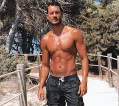 32 biquínis e fatos de banho portugueses para todos os gostos e feitios ainda estamos no início da primavera, mas as marcas de swimwear portuguesas já começaram as lançar as suas coleções. Saber Mais Sexo