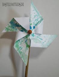Tolle Idee Fur Den Herbst So Macht Es Draussen Noch Mehr Spass Windrad Basteln Basteln Anleitung Basteln Mit Kindern