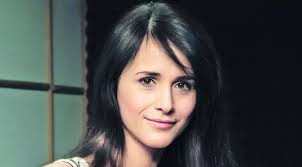 Femeia Care I-a Cumpărat Furadan Mădălinei Manole E Nepoata Lui Ion Lăceanu 