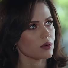 Sonia și Alex: O Aventură Fructuoasă