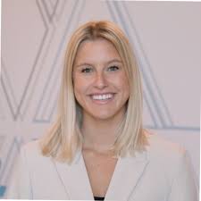 I am excited to share that after completing my internship program this  summer, I will be returning to Deloitte next year as a full-time Business  Valuation Analyst in the Chicago office. |