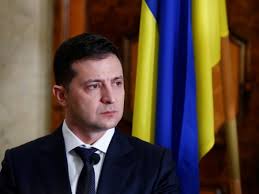 Владимир зеленский записал агрессивное обращение владимиру путину и предложил встретиться в донбассе, где якобы идет война. Zelenskij Zapisal Ocherednoe Obrashenie Prizval Prazdnovat Pashu Doma Novosti Na Unn 18 Aprelya 2020 10 47