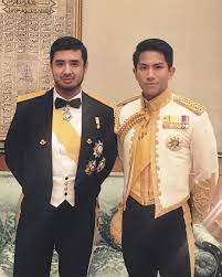 Geçmişte, padişah devlet üzerinde mutlak güce sahipti ve bendahara tarafından tavsiye ediliyordu. Tunku Idris On Instagram About Last Night Johor Brunei With Prince Abdul Mateen Adele