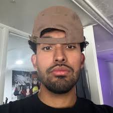 Aaron Vallejo (@AaronVallejo12)