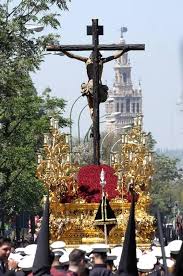 Otra obra más de pedro duque cornejo, nos encontramos ante una imagen inclinada, por haberse encargado para un altar de cultos de la catedral, de 1741, también con un cuerpo labrado en plata y una policromía nacarada barroca, en la capa pluvial figuran las santas justa y rufina y entre ellas la giralda. Las Fotos De La Sed El Miercoles Santo De La Semana Santa De Sevilla 2017 Fotos De Semana Santa Semana Santa Sevilla