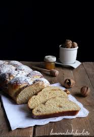 Solo latte, acqua e semola la mamma iniziava la prima fase che consisteva nel cuocere la semola con tutti gli odori e il limone. Treccia Lievitata Di Farina Di Semola E Integrale Con Miele E Noci La Merenda Di Charlotte