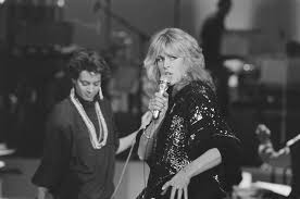 La injusticia legitimada está en marcha y es necesario combatirla. Marcha Wikipedia