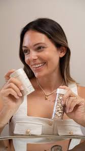 *pub O poder da água 💧O novo Sérum Hidro-Preenchedor de Ácido Hialurónico  + Péptidos em cápsulas monodose @elizabetharden_es combina precisão e  pureza para uma pele instantaneamente mais preenchida, ...