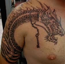 Cela ne devrait toutefois pas limiter votre décision sur la place de ce tatouage. Tatouage Homme Dragon 18 Superbes Realisations De Tattoos Dragons