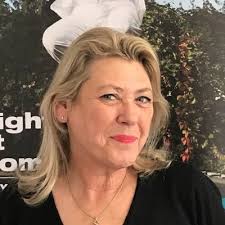 Today is a momentous time in all our lives. i will never forget the  genorisity of spirit of the British public in expressing their grief and  gratitude to our dear late queen ..