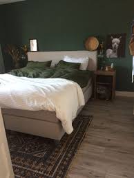happy groene slaapkamer muurverf flexa pure krijtverf full river vloerkleed wehkamp slaapkamer groen slaapkamer witte vloer slaapkamerinterieur