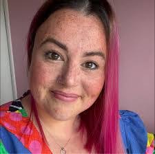 Tanya Hooker's Instagram, Twitter & Facebook