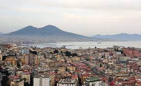 Albergo palazzo decumani har udsigt over torvet og ligger 20 minutters gang fra galleria borbonica i napoli. Neapel Napoli In Kampanien Italien