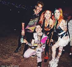 According to tmz, rapper lil peep died on wednesday, nov. Bella Thorne Mourns The Death Of Ex Lil Peep At Only 21 Daily Mail Online