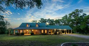 Country Home With Land Fishing Lake For Sale In Tyler Texas Country House Texas Country Homes Country Homes For Sale