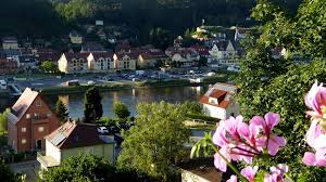 Frau gaalen bangt um ihren alten onkel. Apartments Sachsische Schweiz Ferienhaus Abendsonne