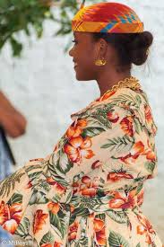 06 83 29 09 32. Robe Antillaise