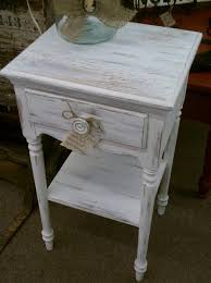 Distressed Side Table Using White Ash By Farmhouse Paint Farmhousepaint Com Relooking De Mobilier Transformation De Meubles Mobilier De Salon