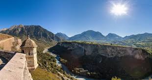 Sites Vauban en Hautes Alpes | G&icirc;tes de France&reg;