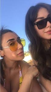 Pin By مجلة زينة On أخبار النجوم آخر أخبار المشاهير العالميين والعرب بالصور والفيديو Square Sunglasses Women Sunglasses Women Women