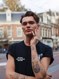 Anna nooshin geeft social media tips aan de modellen. Koen Kardashian 28 Brengt Biografie Uit Ik Kwam Tot Het Besef Dat Er Meer Is Dan Champagne En Feest Rotterdam Ad Nl