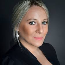 The below snapshot was taken yesterday at a book presentation at the famous  Cafe Luitpold in Munich. No, you didn't miss the party. It was not about my  book 📖. But it's