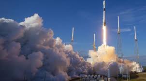 El pentágono de estados unidos rastrea un gran cohete chino que está 'fuera de control' y que regresará a la atmósfera de la tierra este fin de semana. China Considera Altamente Improbable Que Los Restos Del Cohete Causen Danos