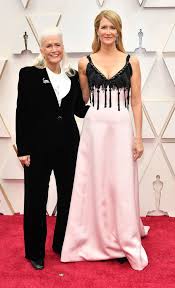 Laura dern thanks acting heroes (who also happen to be her parents) for oscarsome say, never meet your heroes, but i say if you're really blessed, you get them as your parents. Who Is Laura Dern S Mom Meet Her Famous Parents Diane Ladd And Bruce Dern