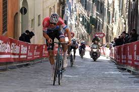 Le champion du monde prend une belle 2e place. Lift Off For Mathieu Van Der Poel As Dutchman Powers To Strade Bianche Victory Cycling Weekly