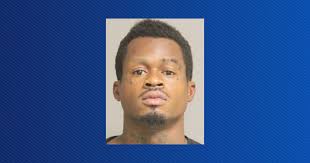 Shreveport police looking for suspect in Egan Street stabbing