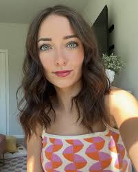 I swear my hair is growing an inch a day- it's so weird finally growing it  out after yearsssss of having short hair