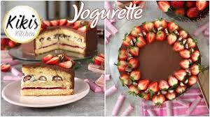Ich habe ihn mit schokolade bestrichen und mit ein paar yoguretten stückchen und blaubeeren garniert. Yogurettetorte Yogurette Torte Mit Erdbeeren Sahnecreme Fruchteinlage Erdbeertorte Fruchttorte Youtube