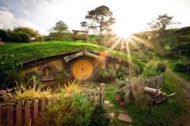Pres De Matamata Dans L Ile Du Nord De La Nouvelle Zelande Pour Visiter Le Hobbiton Du Film Le Seigneur Des A Maison Ecologique Maison Hobbit Maison De Hobbit