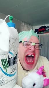 Carl Kenyon's Instagram, Twitter & Facebook