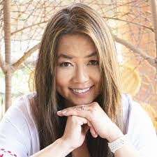 Elaine Comeau's Instagram, Twitter & Facebook