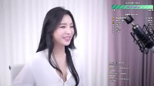 Eunju0113 dominates Thebjav with her compelling aura