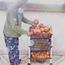 Des Pommes Des Poires Pour Ranger Ces Fruits Sysyinthecity A Opte Pour Un Desserte Babou Desserte De Cuisine 3 Niveaux En Vegetables Food Tomato