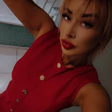 Hi does anyone have spaces lashes tomorrow morning x