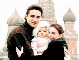 В 1981 году юная екатерина гордеева (фото показано ниже) на катке познакомилась с сергеем гриньковым. Ekaterina Gordeeva Biografiya