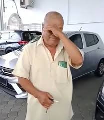 Oleh kerana keadaan bilik agak panas kipas angin dipasang laju. Bapa Terharu Anak Anak Berpakat Belikan Kereta Idaman Metro Kini