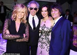 The pure joy on patti's face in the video. Rolling Stones Ronnie Wood And Keith Richards Attend Gq Men Of The Year Awards With Their Wives Daily Mail Online