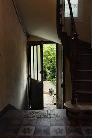 Les Mauvaises Graines Sortent Du Bois L Instant Parisien Entry Stairs Paris Door Architecture Details