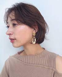 いつもふんわりしていたい 横顔に自信 大人のサイドバングが入ったショートボブ lee ヘアスタイリング ショートボブ ボブ